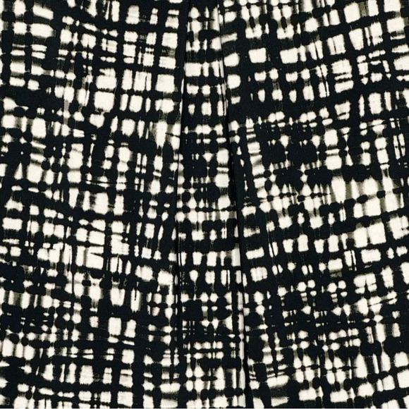 Roz & Ali 2X Shirt Top Black Tan Geometric Sleeveless V Neck Stretch Womens - Picture 2 of 7